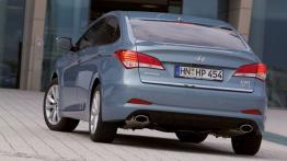 Hyundai i40 sedan - widok z tyłu