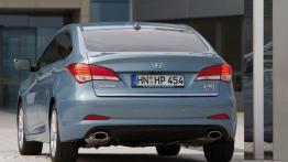Hyundai i40 sedan - widok z tyłu