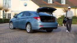 Hyundai i40 sedan - tył - bagażnik otwarty