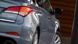 Hyundai i40 sedan - prawy tylny reflektor - włączony