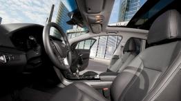 Hyundai i40 sedan - widok ogólny wnętrza z przodu