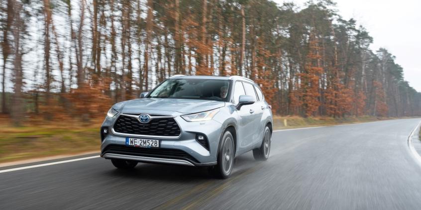 Subaru Forester e-Boxer vs Toyota Highlander
