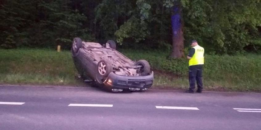 Kłótnia w aucie skończyła się dachowaniem