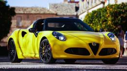 Alfa Romeo 4C Spider (2016) - wersja amerykańska - widok z przodu