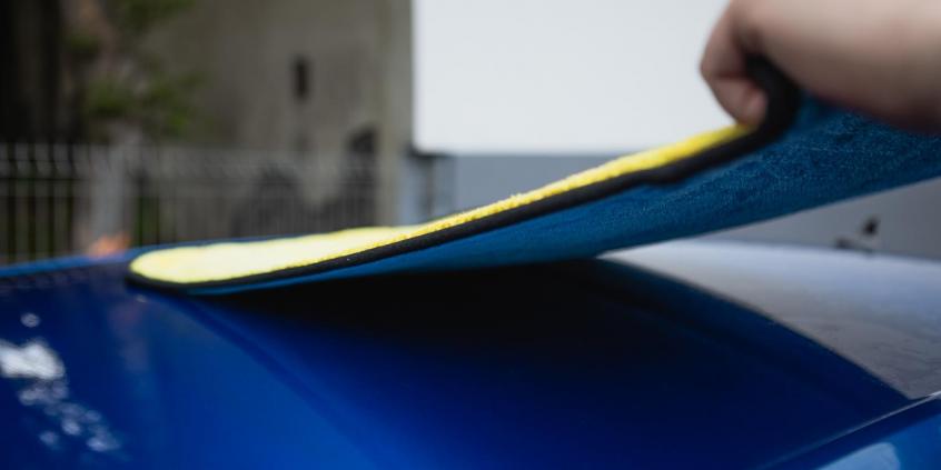 Jak bezpiecznie i profesjonalnie czyścić samochód?