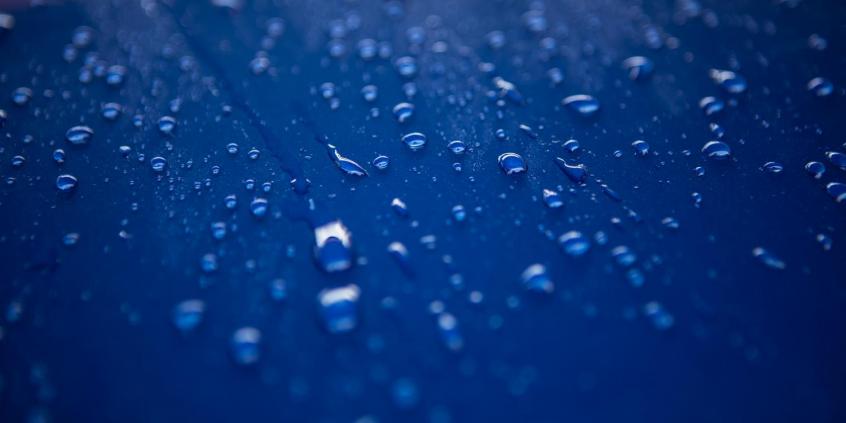 Jak bezpiecznie i profesjonalnie czyścić samochód?