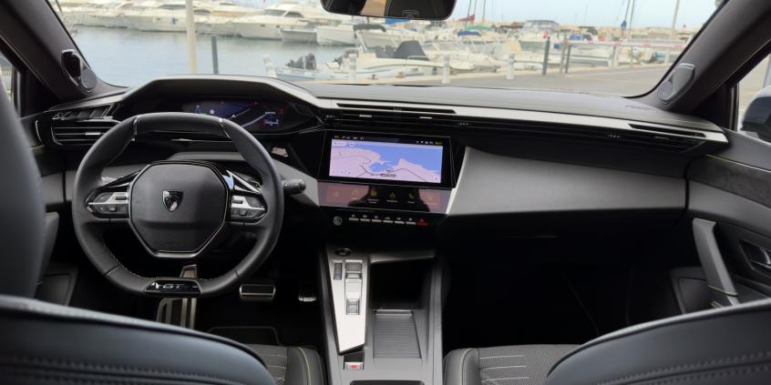 Pierwsza jazda: Peugeot 408 po liftingu stracił kły, za to zyskał błyskotki. Czy to wystarczy na starcie z Octavią?