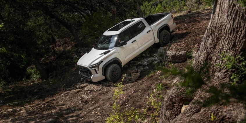 Toyota Tacoma vs Toyota Tundra. Eksperckie porównanie pickupów. Który model wybrać w 2026 roku?