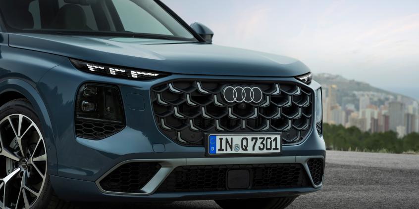 Nowe Audi Q7 z dieslem V6 i kosmicznymi światłami debiutuje na rynku. BMW i Mercedes mają poważny problem