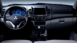 Mitsubishi L200 Single Cab - pełny panel przedni