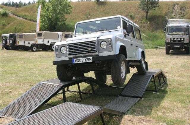 Nowy Land Rover Defender 2007