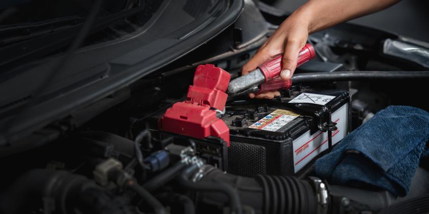 Najnowszy raport ADAC. Problemy z akumulatorami dominują na drogach