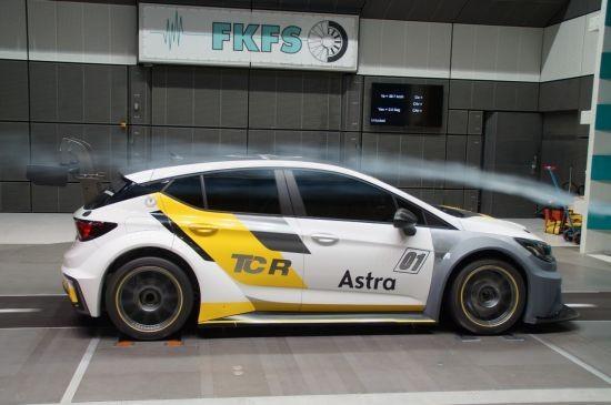 Właściwości aerodynamiczne: Opel Astra TCR testowany w najlepszych warunkach