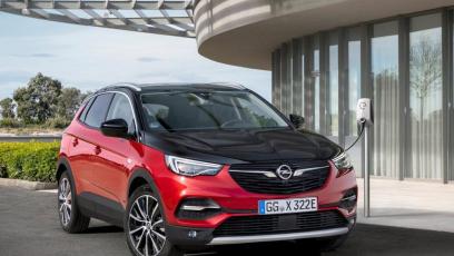 Hybrydowy Opel Grandland już w polskich salonach
