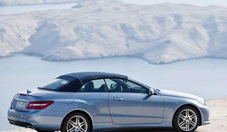 Mercedes E w miękkim kapeluszu
