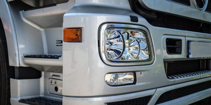 Złodziej przecenił swoje umiejętności. Ukradł ciężarówkę, ale… nie umiał jej prowadzić