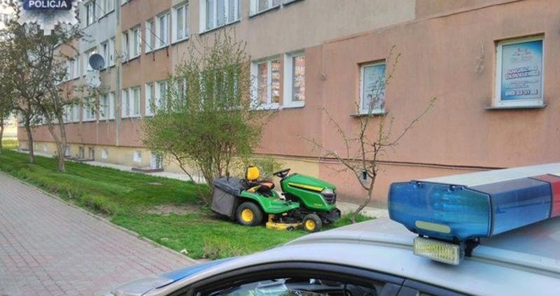 Kierował kosiarką pod wpływem alkoholu. Odpowie przed sądem