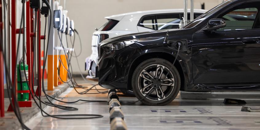 Elektryki mają przewagę nad benzyniakami. Ale nie w każdym przypadku