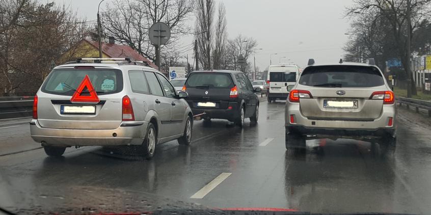 Zasady holowania pojazdu połączeniem giętkim [poradnik]