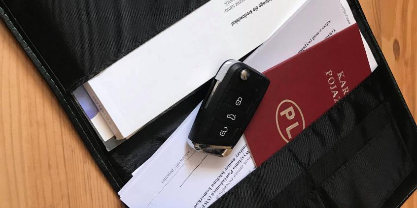 Kiedy polisa OC nie przedłuża się automatycznie? Kary z UFG i możliwość umorzenia. Poradnik