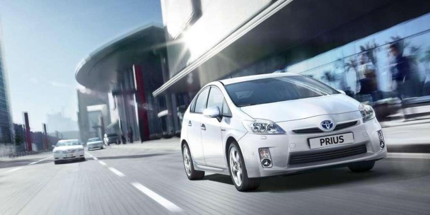 Przegląd rynku hybryd i samochodów elektrycznych