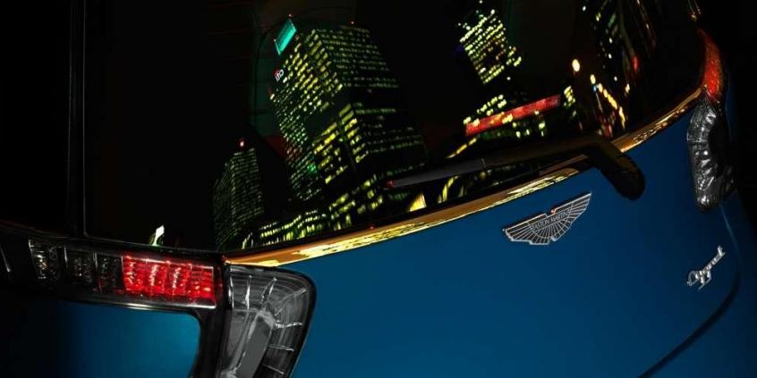 Łabędziątko ze znakiem Aston Martin