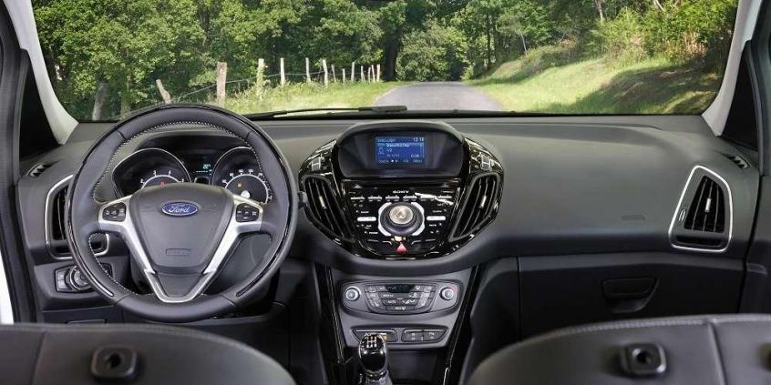 Ford B-MAX - niewielki rodzinny spryciarz