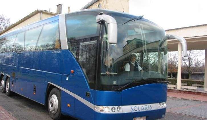 Autobusowe  premiery  na..... wyścigach !