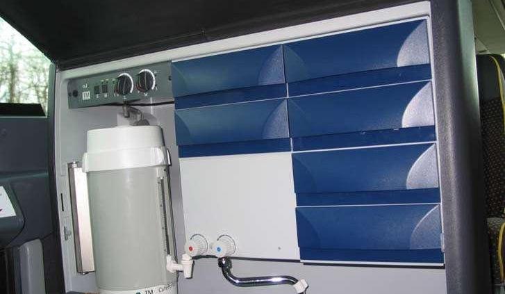 Autobusowe  premiery  na..... wyścigach !