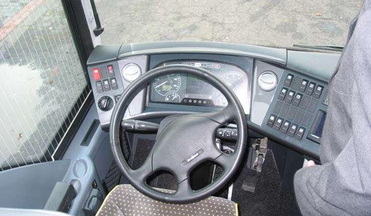 Autobusowe  premiery  na..... wyścigach !