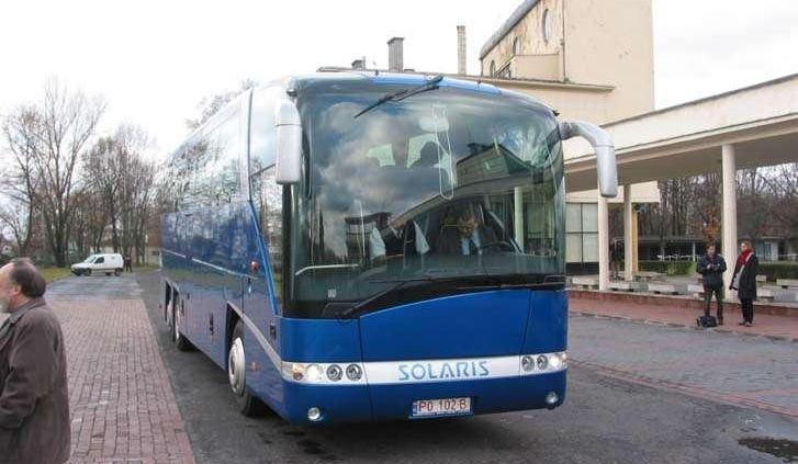 Autobusowe  premiery  na..... wyścigach !