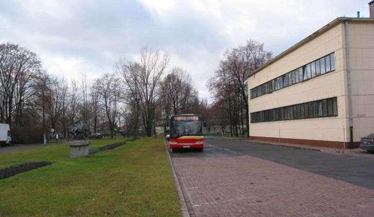 Autobusowe  premiery  na..... wyścigach !