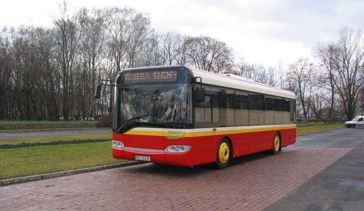 Autobusowe  premiery  na..... wyścigach !