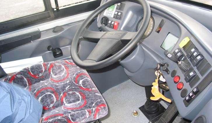 Autobusowe  premiery  na..... wyścigach !