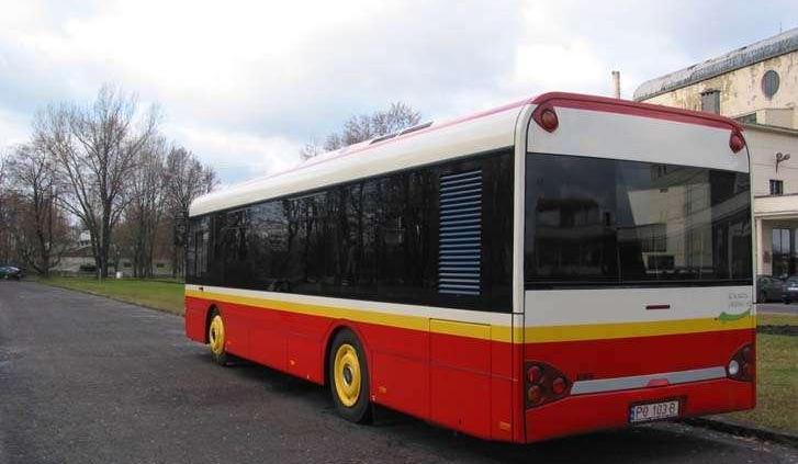 Autobusowe  premiery  na..... wyścigach !