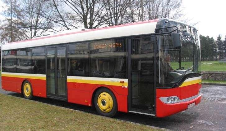 Autobusowe  premiery  na..... wyścigach !