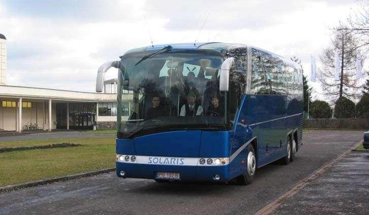 Autobusowe  premiery  na..... wyścigach !