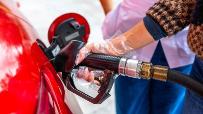 Diesel tańszy o 1,03 zł, benzyna o 1 zł. Minister uspokaja: paliwa nie zabraknie