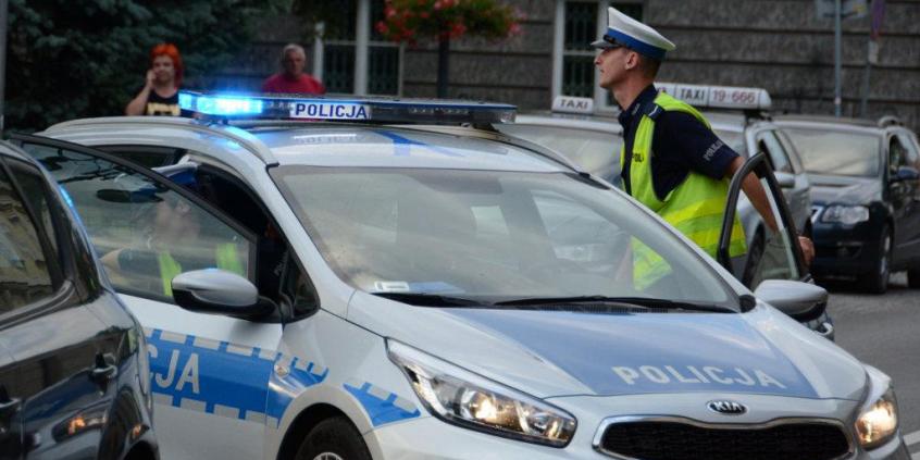 Legalne łamanie przepisów i podróż z policyjną eskortą? To możliwe, ale...