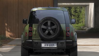 Land Rover posłuchał klientów. Mały Defender dostanie drugi napęd