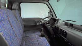 Nissan Cabstar - widok ogólny wnętrza z przodu