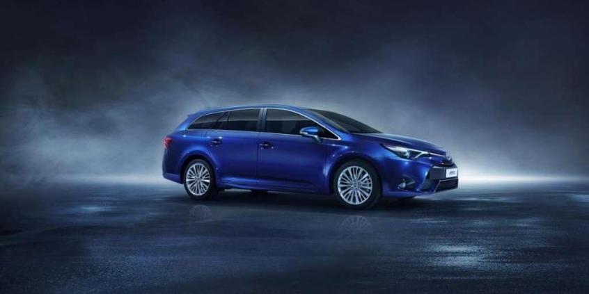 Odświeżona Toyota Avensis - premiera już w marcu