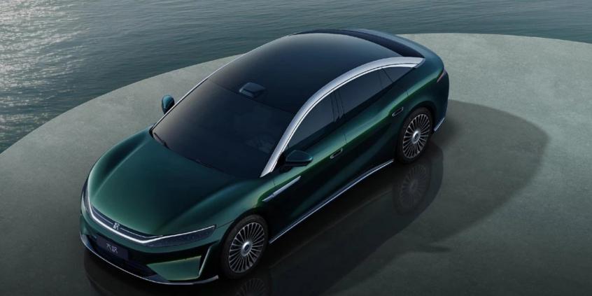 BYD odsłonił nowego flagowca. Ten sedan ma imponujący zasięg