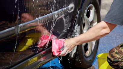 Jak najlepiej umyć samochód w 2026 roku? Kompleksowy poradnik od wiosny do lata