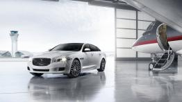 Jaguar XJ Ultimate - widok z przodu
