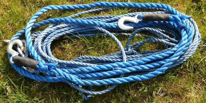 Pijany z drugim bez uprawnień holowali auto