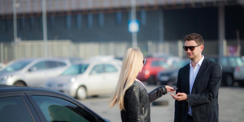 Kupujesz tanie auto używane? Możesz nie zapłacić podatku. Prezydent podpisał ustawę