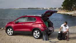 Chevrolet Trax - tył - bagażnik otwarty