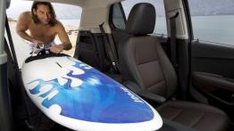 Chevrolet Trax - tylna kanapa złożona, widok z boku