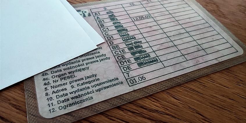 Też masz kod 01? Co oznaczają tajemnicze liczby w prawie jazdy?